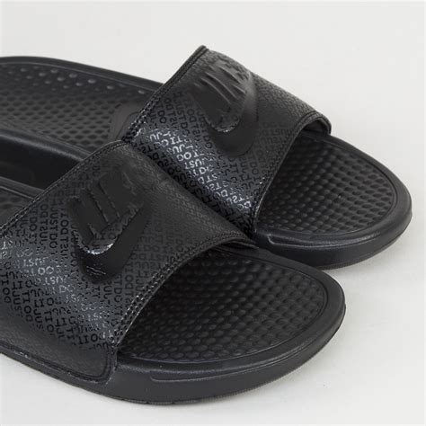 lowest price Nike benassi slides